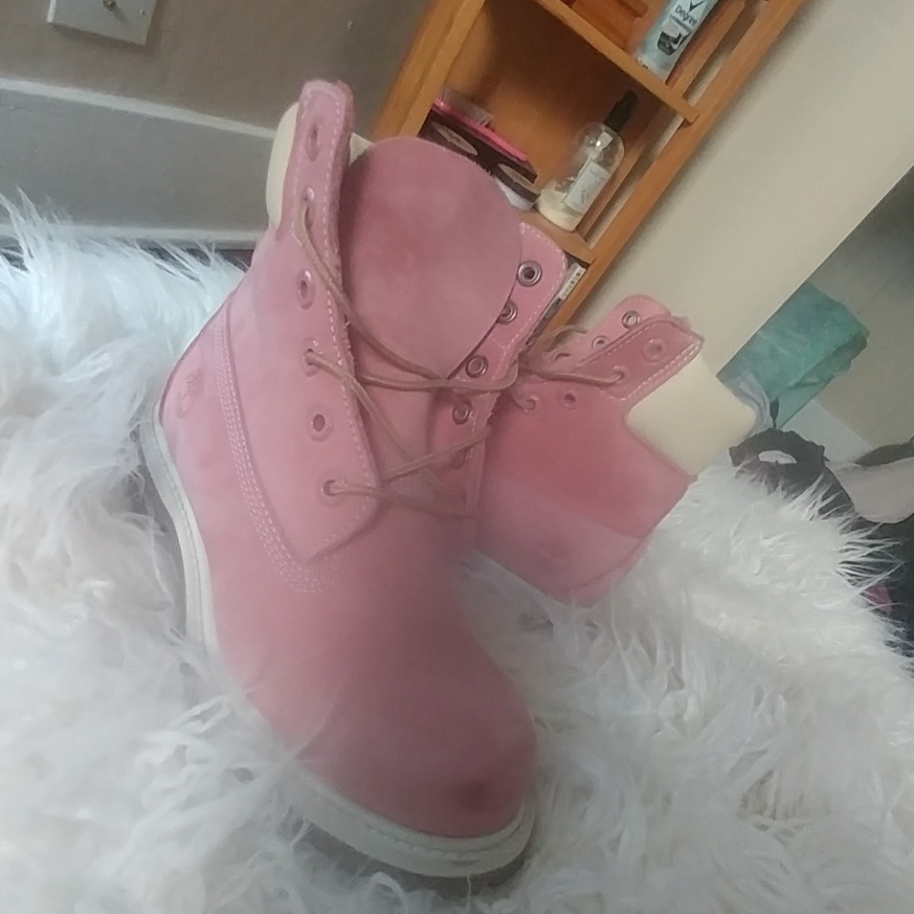 Pink Timberlands - Picture 1 of 4